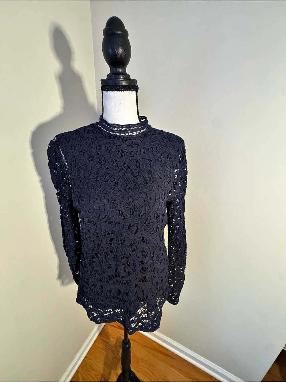 J McLaughlin Navy Lace Long Sleeve Top Size XSmall NWT